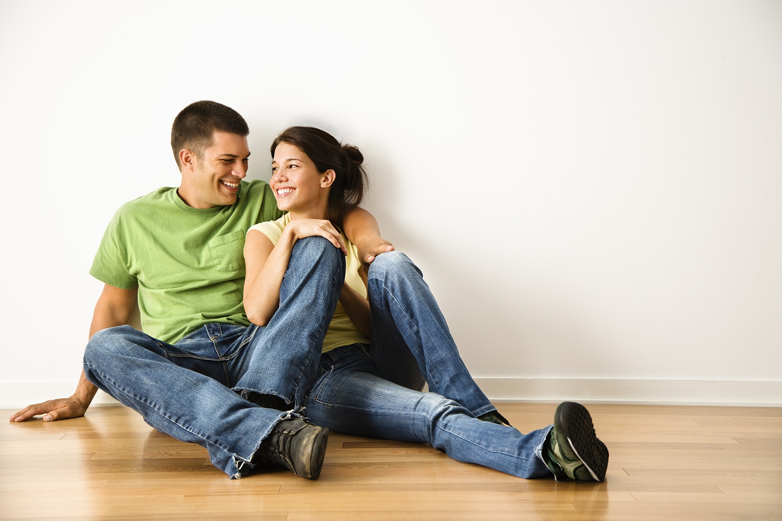 Don’t Miss These 4 Signs Your Hardwood Floor Needs a Makeover